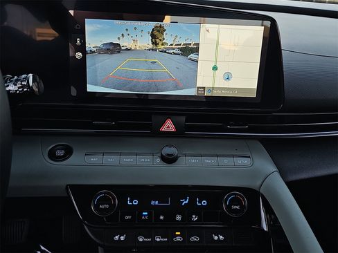 Certified 2025 Hyundai Elantra Limited image 22