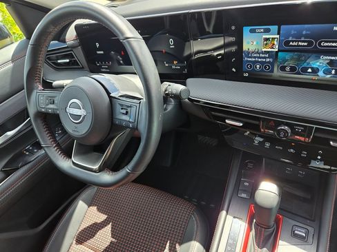 Used 2025 Nissan Kicks SR FWD image 31