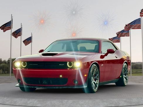 Used 2015 Dodge Challenger SRT w/ Technology Group image 4