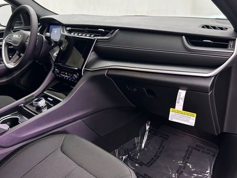 New 2025 Jeep Grand Cherokee Laredo X image 23