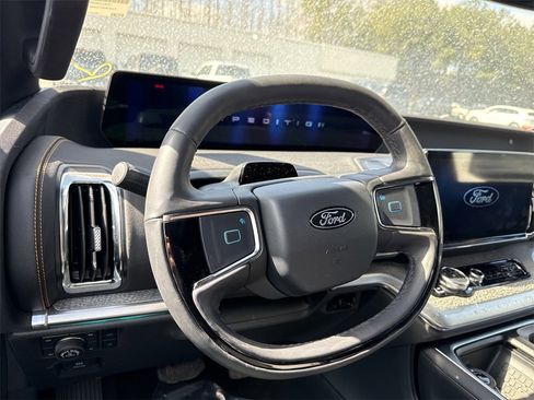Used 2025 Ford Expedition Tremor image 9