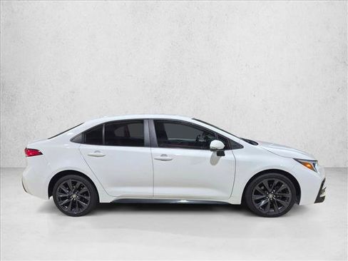 Used 2023 Toyota Corolla SE FWD image 4
