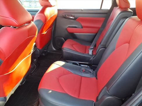 Used 2023 Toyota Highlander XSE image 7