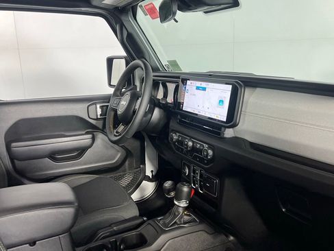 Used 2025 Jeep Gladiator Sport image 30