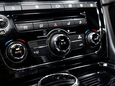 Used 2016 Jaguar XJ R image 62