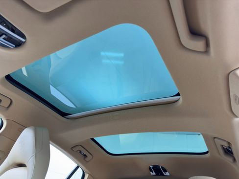 Used 2021 Porsche Panamera 4S w/ Premium Package image 12