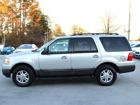 Used 2005 Ford Expedition XLT image 4