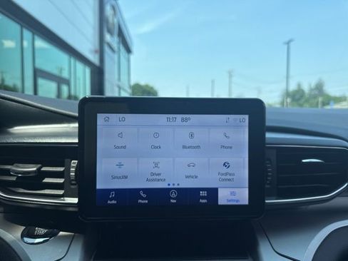 Used 2022 Ford Explorer XLT w/ Equipment Group 202A image 17