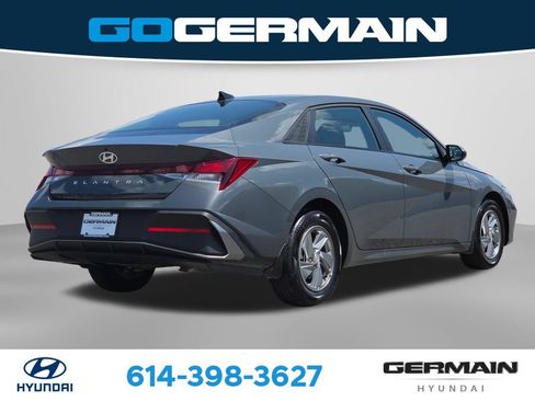 Used 2025 Hyundai Elantra SE FWD image 8