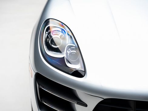 Used 2016 Porsche Macan Turbo AWD/4WD image 12
