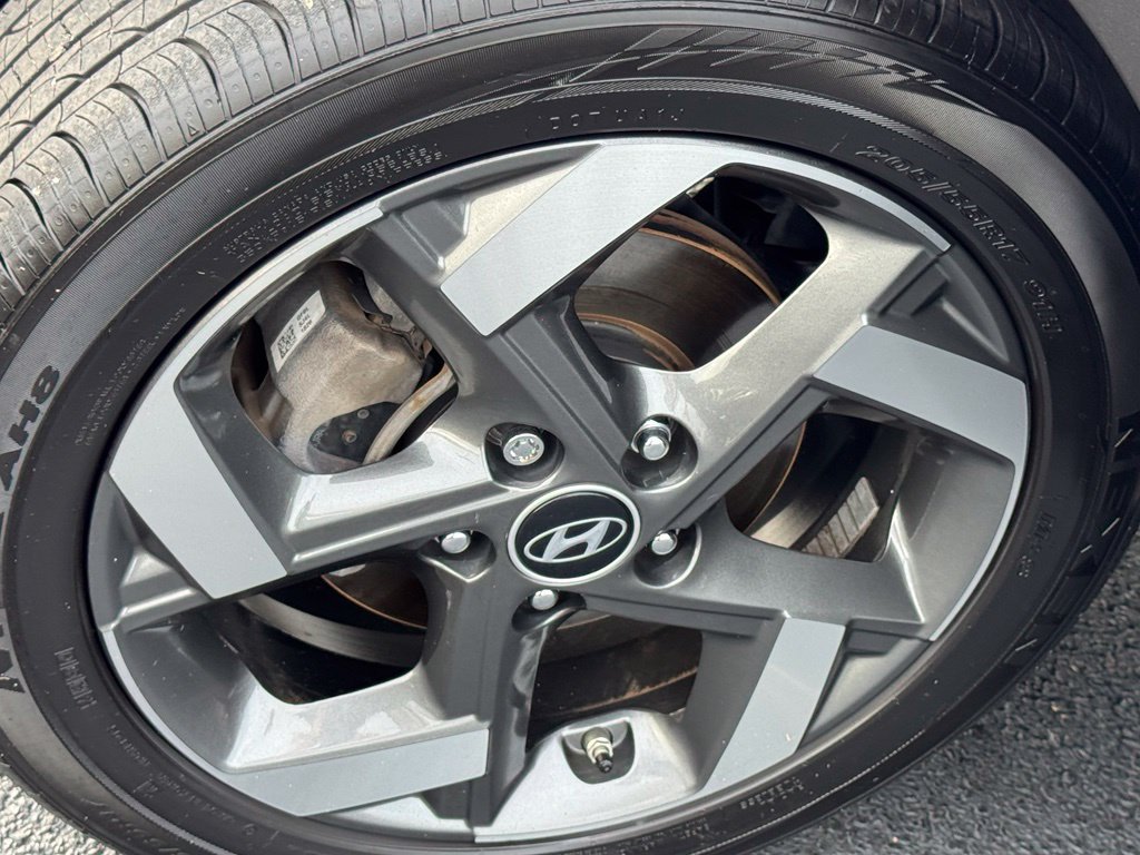 Used 2024 Hyundai Venue SEL FWD image 12