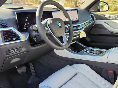 New 2026 BMW X5 xDrive50e image 9