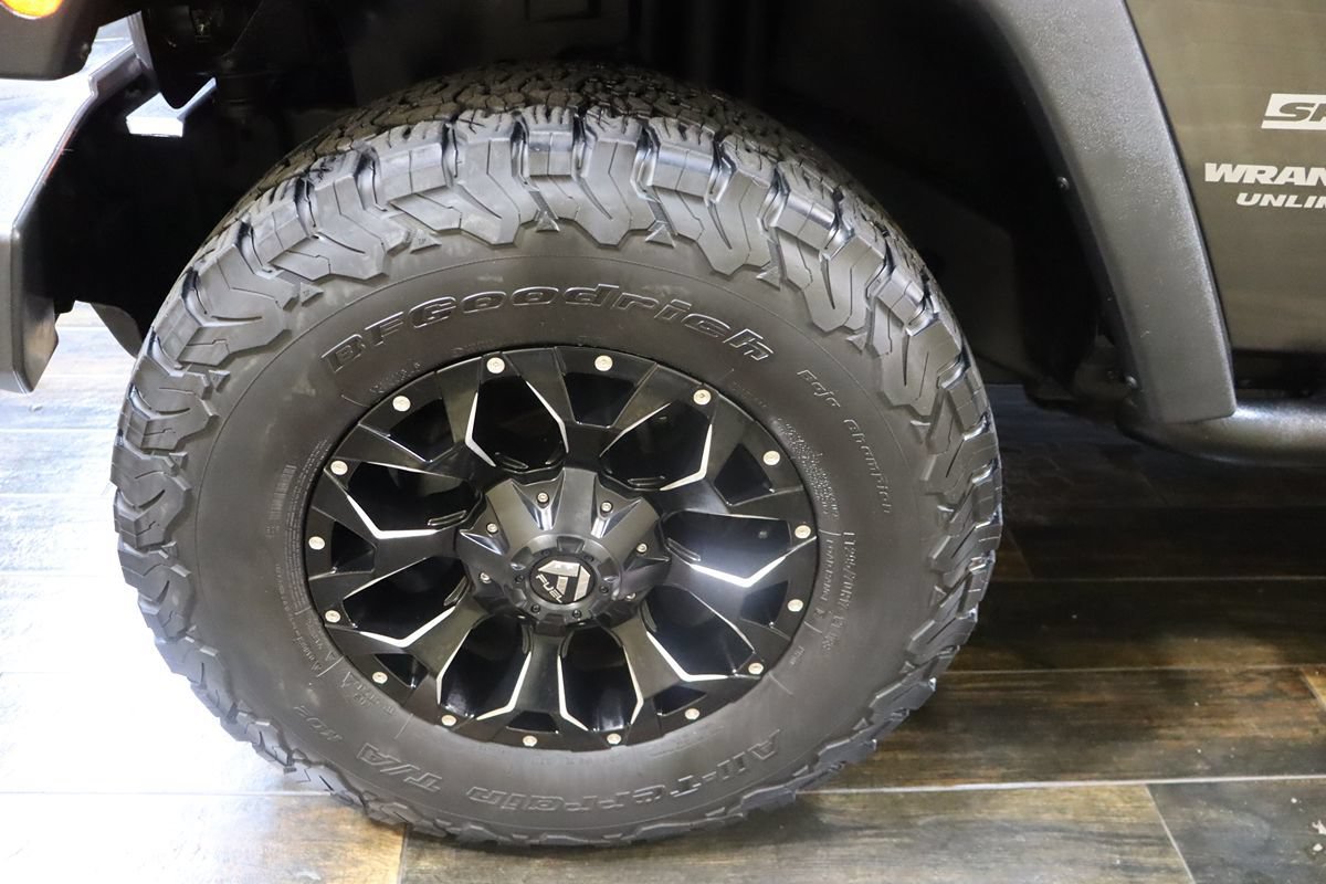 Used 2017 Jeep Wrangler Unlimited Sport w/ Connectivity Group AWD/4WD image 30