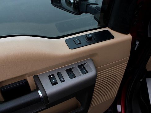 Used 2015 Ford F350 XLT w/ XLT Premium Package image 19