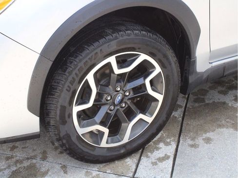Used 2017 Subaru Crosstrek 2.0i Premium AWD/4WD image 11