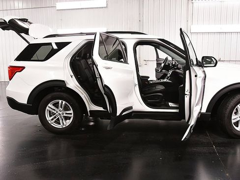 Used 2023 Ford Explorer XLT w/ Equipment Group 202A image 34