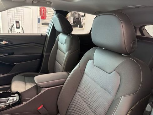 New 2026 Chevrolet Trax LT w/ Sunroof Package image 14