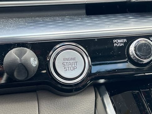 Used 2024 Kia Carnival SX Prestige image 26