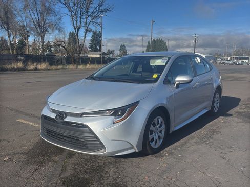 Used 2024 Toyota Corolla LE image 4