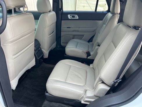 Used 2015 Ford Explorer XLT w/ Equipment Group 202A image 31