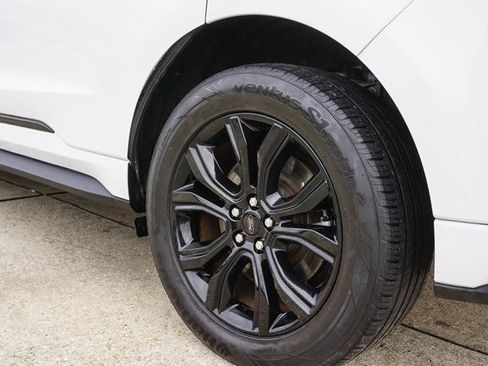 Used 2022 Ford Edge SE w/ Black Appearance Package image 9