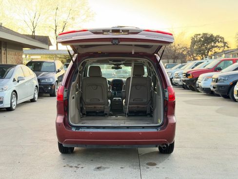 Used 2006 Toyota Sienna XLE image 13