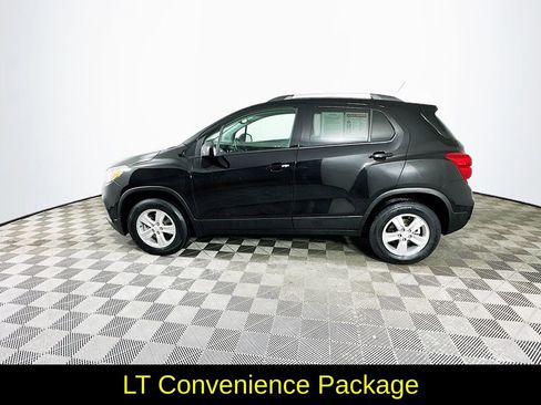 Used 2022 Chevrolet Trax LT w/ LT Convenience Package image 6