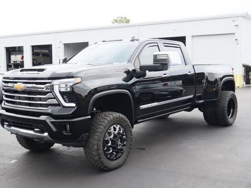Certified 2024 Chevrolet Silverado 3500 High Country w/ High Country Premium Package AWD/4WD image 5