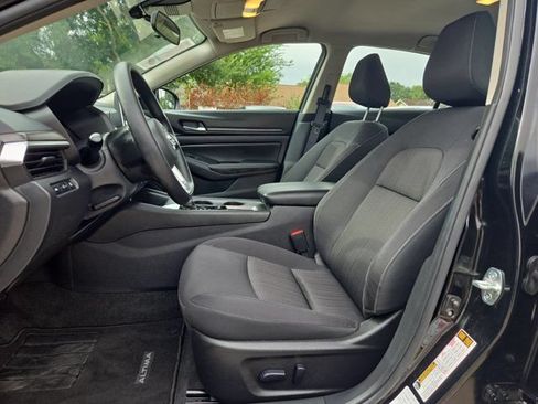 Used 2025 Nissan Altima 2.5 SV FWD image 23