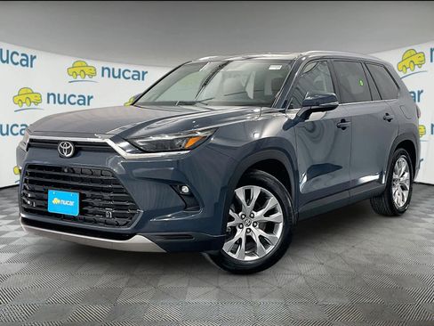 Used 2025 Toyota Grand Highlander FWD image 3