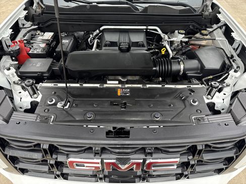 Used 2024 GMC Canyon Elevation image 40