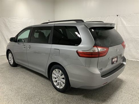 Used 2015 Toyota Sienna XLE image 5