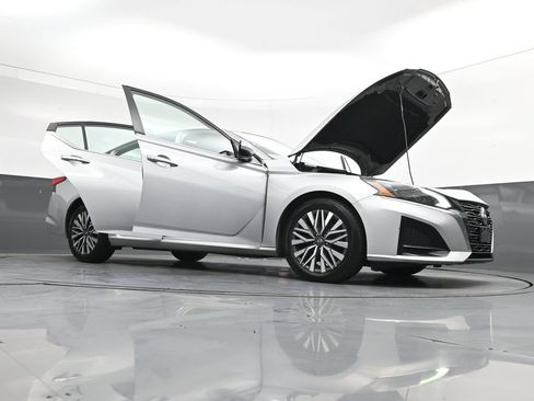 Used 2023 Nissan Altima 2.5 SV FWD image 54