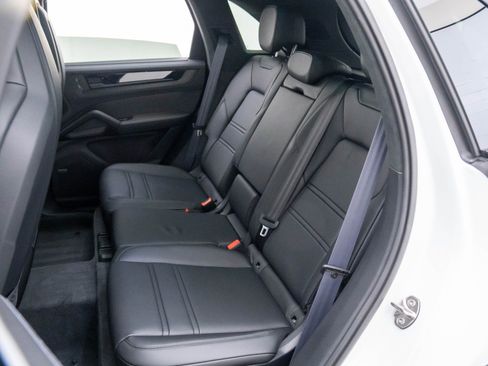 New 2026 Porsche Cayenne GTS AWD/4WD image 17