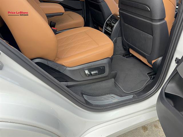 Used 2024 BMW X7 xDrive40i w/ Premium Package AWD/4WD image 28