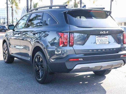 Used 2022 Kia Sorento S w/ Panoramic Sunroof Package image 4