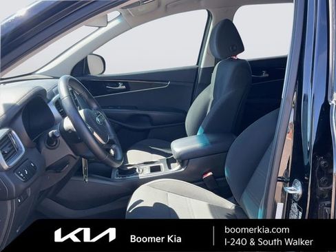 Certified 2020 Kia Sorento LX w/ LX I4 Convenience Package image 17