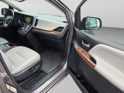 Used 2015 Toyota Sienna Limited Premium AWD/4WD image 33