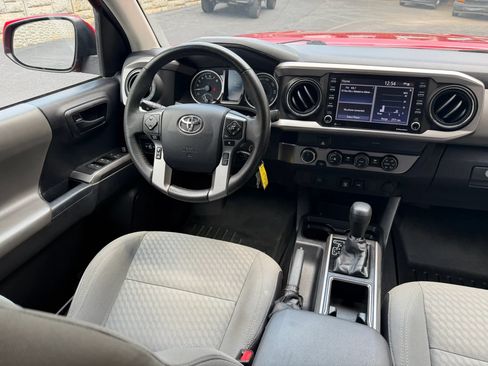 Used 2020 Toyota Tacoma SR5 AWD/4WD image 14