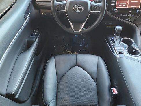 Used 2020 Toyota Camry XSE image 11
