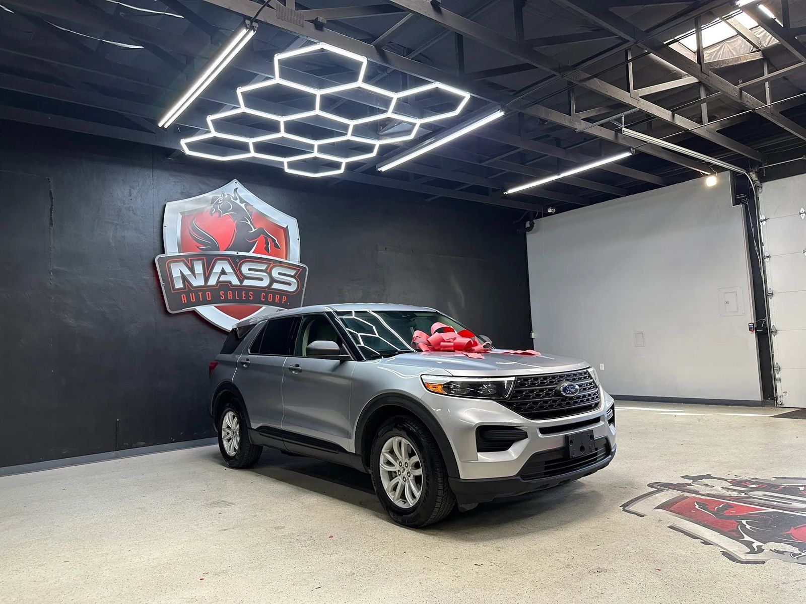Used 2020 Ford Explorer 4WD w/ Class III Trailer Tow Package image 5