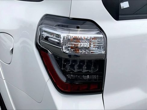 Used 2022 Toyota 4Runner SR5 Premium w/ Moonroof Package AWD/4WD image 29