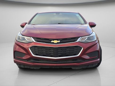 Used 2018 Chevrolet Cruze LT image 3