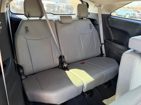 Certified 2025 Toyota Sienna XLE image 11