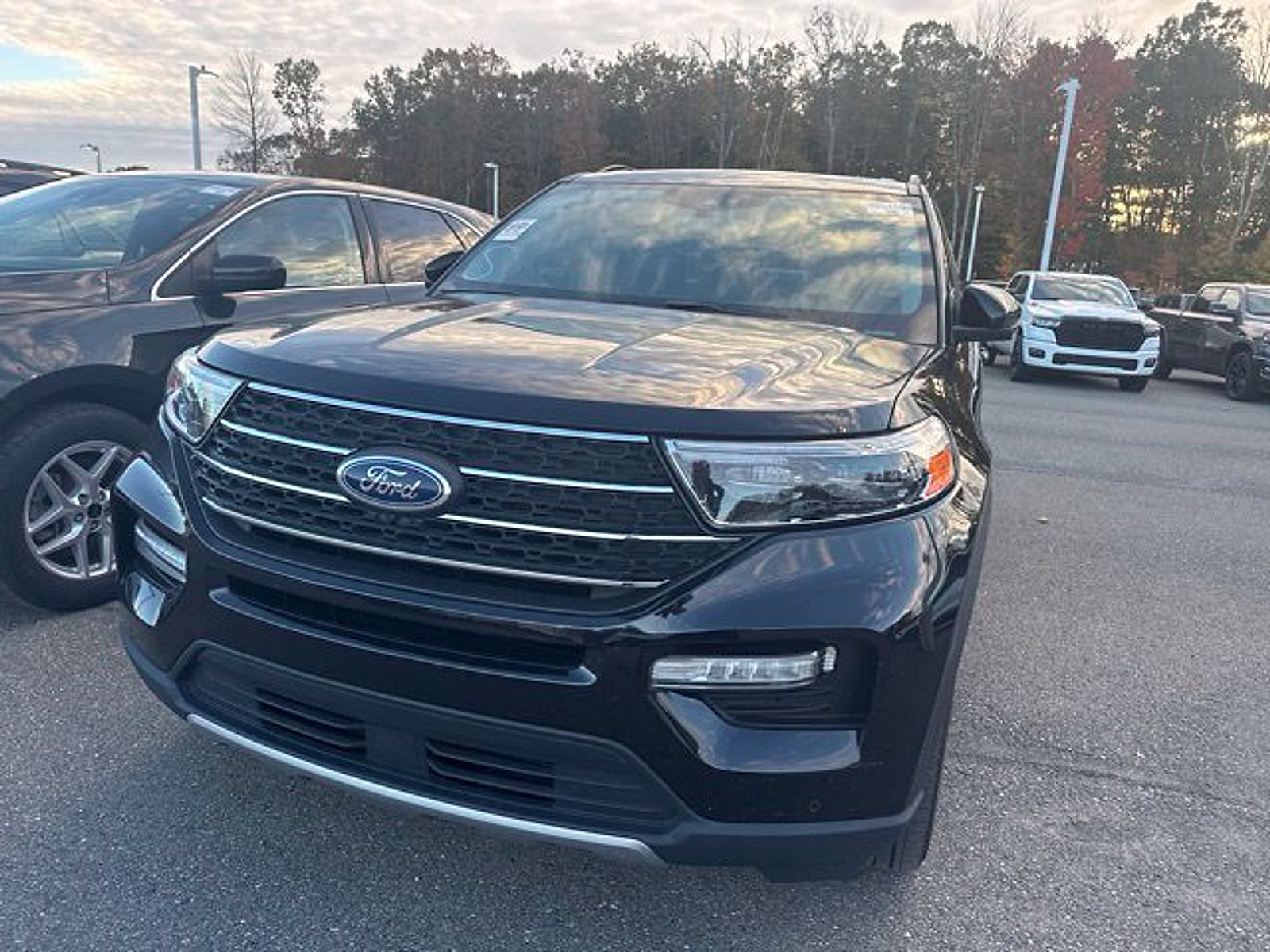 Used 2023 Ford Explorer XLT w/ Equipment Group 202A AWD/4WD image 4