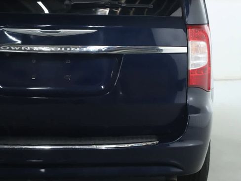 Used 2015 Chrysler Town & Country Touring FWD image 42