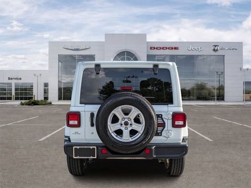 Certified 2018 Jeep Wrangler Unlimited Sahara AWD/4WD image 4