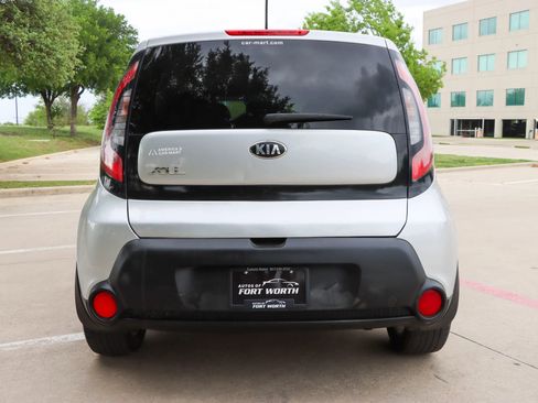 Used 2015 Kia Soul + image 6