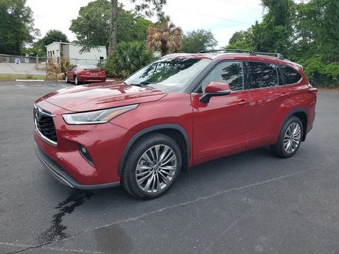 Used 2022 Toyota Highlander Platinum AWD/4WD image 3