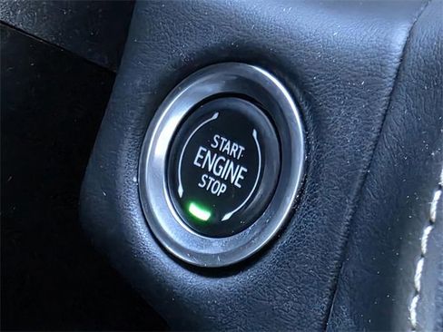 Used 2023 GMC Yukon XL SLT image 21